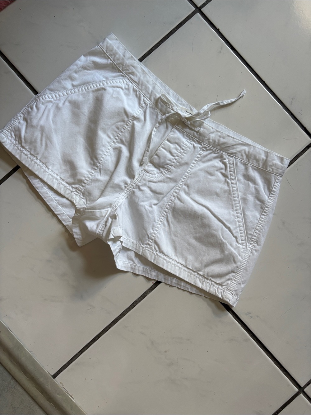 Express  shorts mid rise 2.5” inseam White Cotton Drawstring /hidden buttons NWO